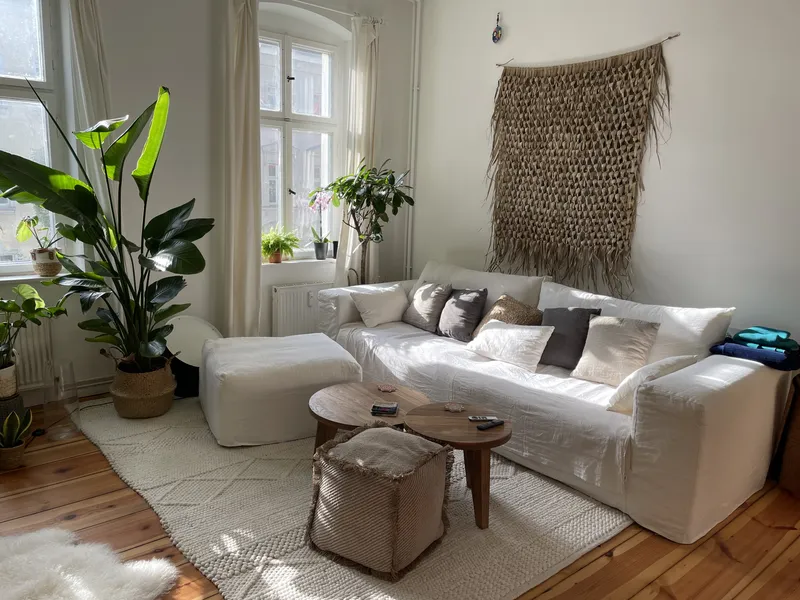 Charmante möblierte 3-Zimmer-Altbauwohnung mit Balkon in Berlin-Friedrichshain — photo 1